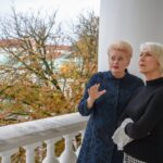 Helen Mirren Instagram - I am very lucky to be able to sometimes meet people of high achievement. Who are also direct and accessible and make their own honey and apple juice! I salute Dalia Grybauskaite President of Lithuania