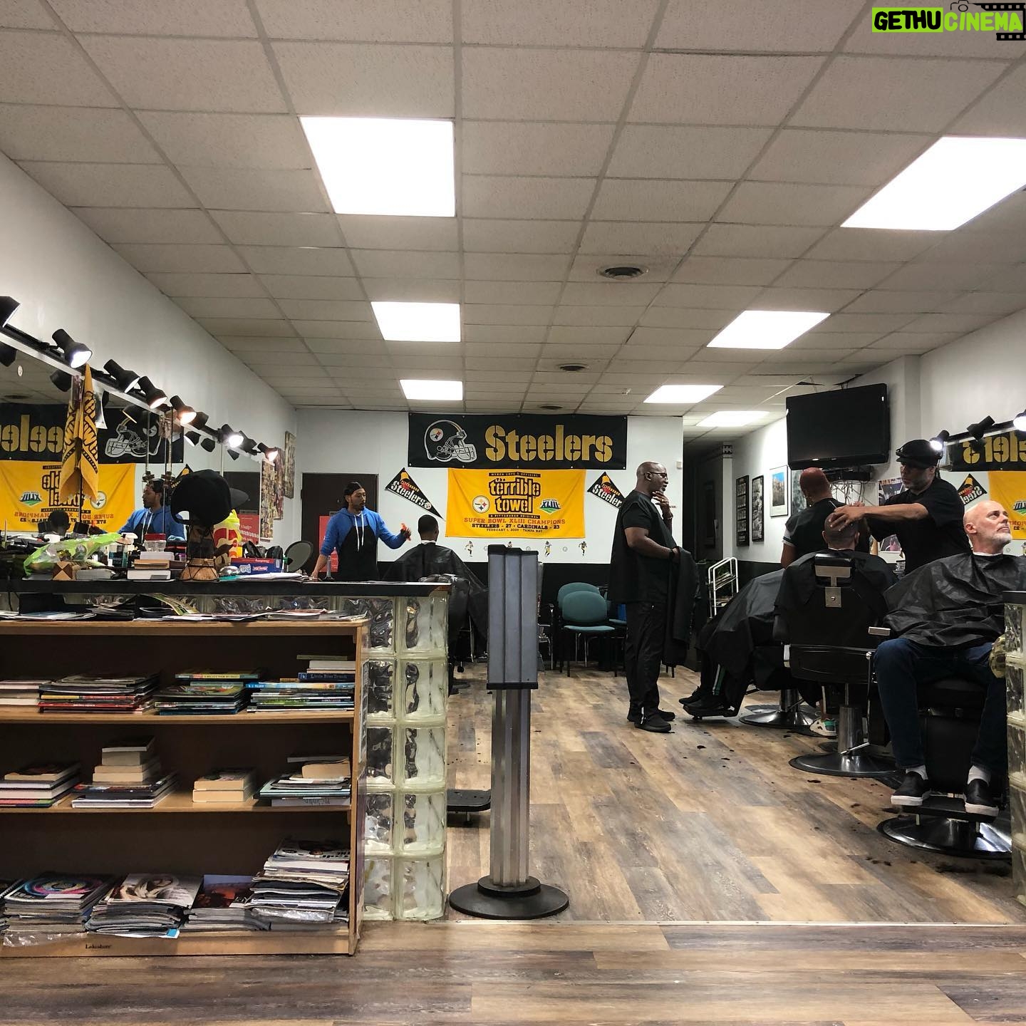 Helen Mirren Instagram - Bats, the best barber shop in Pittsburgh. Thank you with love from the hackford/ mittens