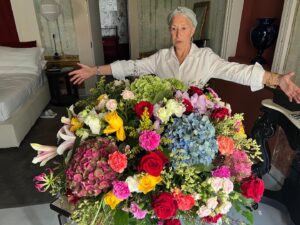 Helen Mirren Instagram - The most gorgeous flowers from @dolcegabbana, designed by Master Florist Bruno Bugiani of @manifesto_flowers_milano!