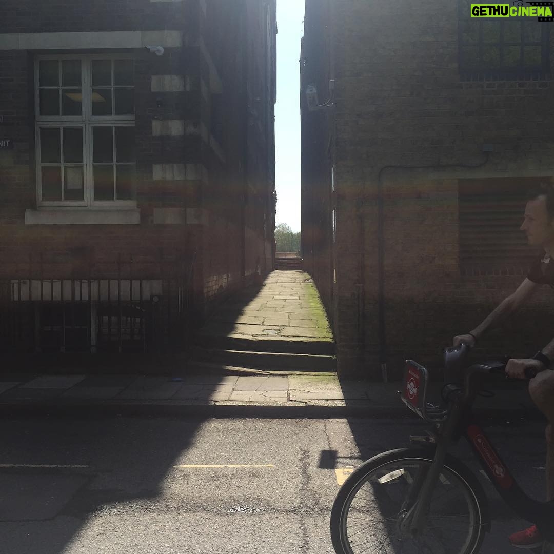 Helen Mirren Instagram - A Sunday in east london Wapping