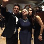 Helen Mirren Instagram - Selfie with the beautiful Bratts. I first met Ben on my husbands film ‘blood on blood out’ maybe his first film..