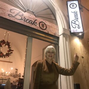 Helen Mirren Instagram - and a great new bar in Alessano