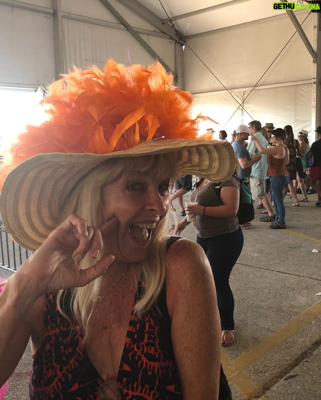 Helen Mirren Instagram - quelques chapeaux de jazz fest