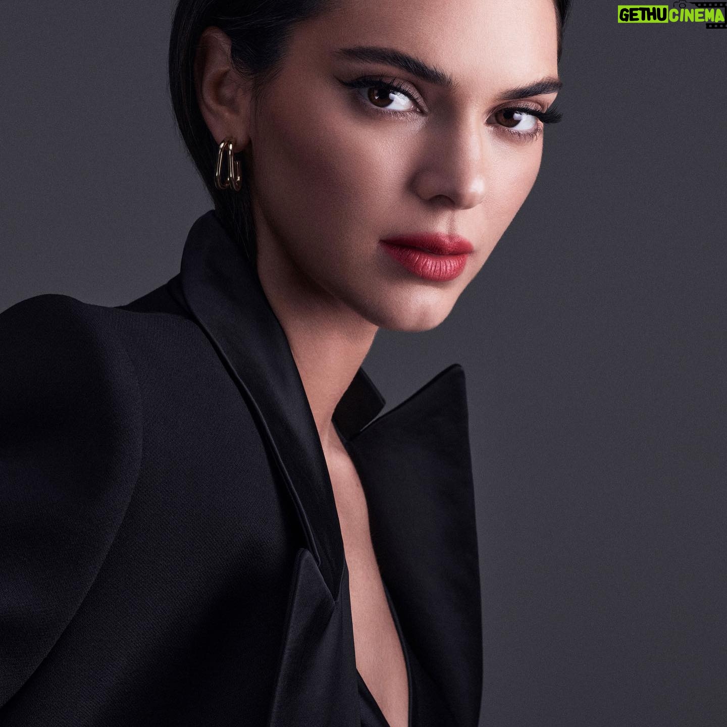 Helen Mirren Instagram - Welcome to @kendalljenner as she joins the L’Oreal family! @lorealparis #worthit