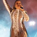 Helene Fischer Instagram – Es bleibt unvergessen für mich🎆
Danke an das Team der @leutgebentertainment und besonders an Dich, lieber Klaus, für deinen unermüdlichen Einsatz, gleich drei solch gigantische Shows auf die Beine zu stellen, trotz der vielen Hürden, die du nehmen musstest. 
Toi toi toi für morgen #robbiewilliams 💯❌🌧