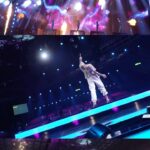 Helene Fischer Instagram - Ihr Lieben,   Es ist endlich soweit! Nach vier Jahren Pause kehrt am 25.12. meine Show endlich ins Fernsehen zurück! Freut euch auf eine wirklich schöne Jubiläums-Show mit vielen Highlights und natürlich ganz besonderen Gästen!  Einschalten nicht vergessen! Am 25.12. um 20:15 Uhr auf ZDF, ORF und SRF! 🎉 Eure Helene