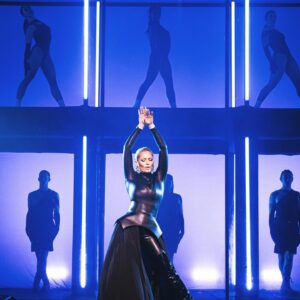 Helene Fischer Instagram - Wenn ihr "Im Rausch der Sinne" am Wochenende verpasst habt, dann könnt ihr euch den Musikfilm noch immer in voller Länge in der ZDF Mediathek anschauen. Danke für all eure bisherigen, tollen Reaktionen darauf. Das bedeutet mir wirklich viel. ⁣
🌈 ➞ https://h-f.link/im-rausch-der-sinne