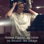 Helene Fischer Instagram – Hey, ihr schönen Menschen da draußen, heute Abend könnt ihr auf VOX um 20:15 Uhr eine Zeitreise meiner Karriere sehen, die mich – als ich sie gesehen habe – emotional total gepackt hat. Was für unglaubliche Meilensteine, verbunden mit Erinnerungen, die tief in meinem Herz verankert sind. Ich hatte permanent Gänsehaut! Vielen Dank an VOX – mir eine komplette Doku zu widmen – und von Herzen DANKE an all meine lieben Wegbegleiter und eure Worte über mich! Das hat mich sehr berührt❤️
‘15 Jahre im Rausch des Erfolgs’, heute Abend!