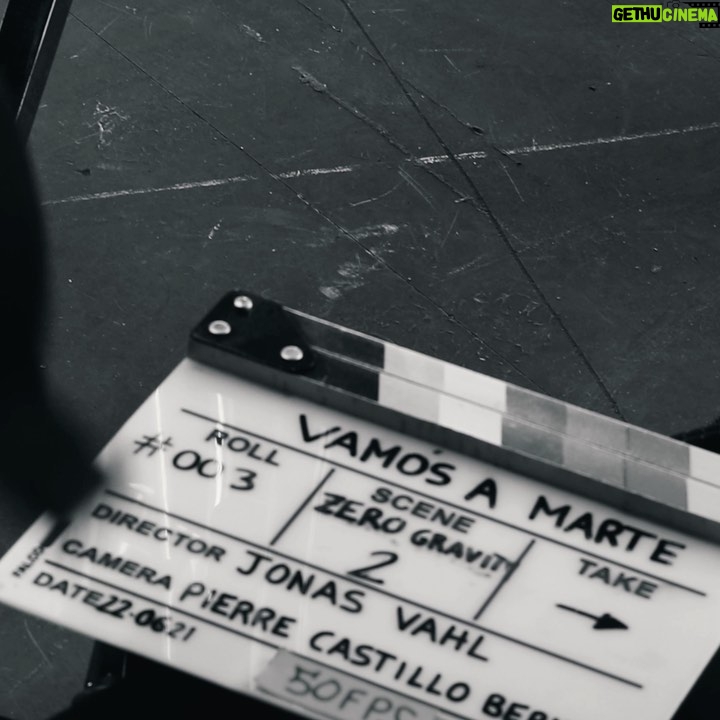 Helene Fischer Instagram - Backstagemoments with Luis Fonsi •Vamos a Marte •Madrid🇪🇸 •Quick and Easy •Enjoy👆🏼 Wenn ihr mehr sehen wollt, schaut doch mal bei @luisfonsi in die Story und bei YouTube rein! (Link in der Bio) 😎