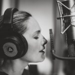 Helene Fischer Instagram - Final Countdown! Einen lieben Gruß an euch aus dem Studio!!! Hier ist auch Vamos a Marte entstanden und ich möchte heute mal von Herzen Danke sagen, für euren Zuspruch und eure Begeisterung was den Song betrifft. Ich hoffe, ihr habt alle schon euren Vamos-Moment mit der Nummer erlebt 🙌🏼 In den letzten Wochen war ich hier so in meinem Tunnel und arbeite jetzt täglich an der Fertigstellung meines Albums. Ihr könnt euch nicht vorstellen, wie sehr es mich erfüllt hat, das Musik wieder so im Fokus stand und ich mir hier die Seele aus dem Leib singen konnte. Es hat so unfassbar gut getan. Ihr dürft euch wirklich auf was Schönes freuen! 🧡