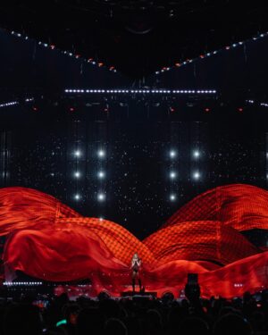 Helene Fischer Instagram - Was soll ich sagen…
Die Erinnerungen des letzten Jahres sind immer noch so präsent und ich werde wohl noch das ganze Jahr davon zehren, denn diese intensive Zeit mit euch hat schon jetzt einen ganz besonderen Platz in meinem Herzen. 
Ich könnte heulen, während ich das hier schreibe…
Ich hoffe, ihr könnt sehen und spüren wieviel Passion und Liebe hinter dieser Show steckt. 
Alles was ich liebe und mich ausmacht, ist für immer festgehalten! 

An die vielen Fans, die die Show gesehen haben und mein wundervolles Team:

Dieses Werk hier ist mein Dank an euch! Das war UNSERE Show🤍 
RAUSCH - Live 2023

Habt ALLE viel Spaß damit💥

📸: @sandraludewigofficial