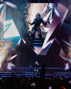 Helene Fischer Instagram - Was soll ich sagen…
Die Erinnerungen des letzten Jahres sind immer noch so präsent und ich werde wohl noch das ganze Jahr davon zehren, denn diese intensive Zeit mit euch hat schon jetzt einen ganz besonderen Platz in meinem Herzen. 
Ich könnte heulen, während ich das hier schreibe…
Ich hoffe, ihr könnt sehen und spüren wieviel Passion und Liebe hinter dieser Show steckt. 
Alles was ich liebe und mich ausmacht, ist für immer festgehalten! 

An die vielen Fans, die die Show gesehen haben und mein wundervolles Team:

Dieses Werk hier ist mein Dank an euch! Das war UNSERE Show🤍 
RAUSCH - Live 2023

Habt ALLE viel Spaß damit💥

📸: @sandraludewigofficial