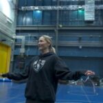 Helene Fischer Instagram – Hey, ihr Lieben,
erst einmal einen wunderschönen 1. Dezember – mein absoluter Lieblingsmonat beginnt.

Bevor ich aber die Vorweihnachtszeit so richtig genießen kann, wartet noch ein bisschen Arbeit auf mich. Ich bin zurzeit in Montreal und bereite mich auf meine Tour im nächsten Jahr vor. Also, nicht wundern, ich werde hier in den nächsten Tagen richtig aktiv:)) – Seid gespannt!

Eure Helene

@cirquedusoleil @livenation #live2023 #livenation #cirquedusoleil #helenefischer
