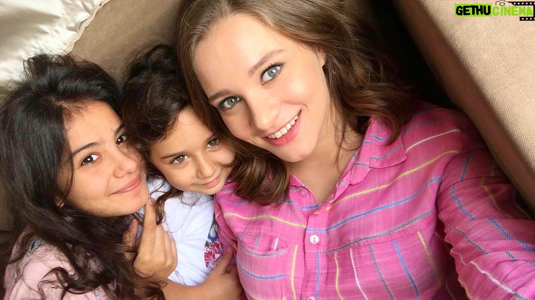 Helin Kandemir Instagram - Akşam!🌺 #birlitregözyaşı @1ltgozyasidizi @kanald @medyapimresmi