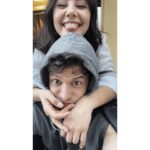 Helin Kandemir Instagram – Bütün ekibim,parıl parıldınız. Şimdi hepinizi anlatırsam ağlayacağım 🥹
Bir kere bile kalbimi incitmediniz,biz kırdıysak bağışlayın..Öpüyorum o saygı ve sevgi dolu kalplerinizden.
Her şeye güldüğüme de bakmayın tamam mı duygusalım aslında🥲
Sizi yıldızlar kadar çok seviyorum..⭐️♥️
#privatelesson şimdi @netflixturkiye ‘de yayında! 
İyi repolar:) 🤘🏽