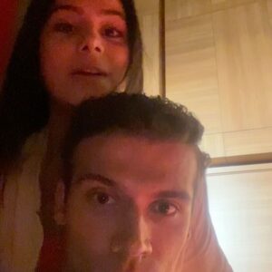 Helin Kandemir Instagram - Süpriz sonlu duy beni karışıık:)
Seviyorum çocuklaaarrr 🧡 @diziduybeni