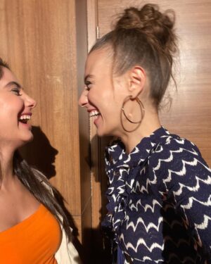 Helin Kandemir Instagram - Süpriz sonlu duy beni karışıık:)
Seviyorum çocuklaaarrr 🧡 @diziduybeni