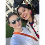 Helin Kandemir Instagram – Bütün ekibim,parıl parıldınız. Şimdi hepinizi anlatırsam ağlayacağım 🥹
Bir kere bile kalbimi incitmediniz,biz kırdıysak bağışlayın..Öpüyorum o saygı ve sevgi dolu kalplerinizden.
Her şeye güldüğüme de bakmayın tamam mı duygusalım aslında🥲
Sizi yıldızlar kadar çok seviyorum..⭐️♥️
#privatelesson şimdi @netflixturkiye ‘de yayında! 
İyi repolar:) 🤘🏽