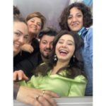 Helin Kandemir Instagram – Bütün ekibim,parıl parıldınız. Şimdi hepinizi anlatırsam ağlayacağım 🥹
Bir kere bile kalbimi incitmediniz,biz kırdıysak bağışlayın..Öpüyorum o saygı ve sevgi dolu kalplerinizden.
Her şeye güldüğüme de bakmayın tamam mı duygusalım aslında🥲
Sizi yıldızlar kadar çok seviyorum..⭐️♥️
#privatelesson şimdi @netflixturkiye ‘de yayında! 
İyi repolar:) 🤘🏽