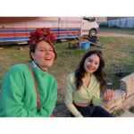 Helin Kandemir Instagram – Bütün ekibim,parıl parıldınız. Şimdi hepinizi anlatırsam ağlayacağım 🥹
Bir kere bile kalbimi incitmediniz,biz kırdıysak bağışlayın..Öpüyorum o saygı ve sevgi dolu kalplerinizden.
Her şeye güldüğüme de bakmayın tamam mı duygusalım aslında🥲
Sizi yıldızlar kadar çok seviyorum..⭐️♥️
#privatelesson şimdi @netflixturkiye ‘de yayında! 
İyi repolar:) 🤘🏽