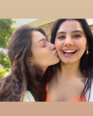 Helin Kandemir Instagram - Süpriz sonlu duy beni karışıık:)
Seviyorum çocuklaaarrr 🧡 @diziduybeni