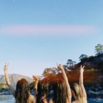 Helin Kandemir Instagram - Saçlarımızda deniz tuzu 🤍🌊🌻🥹💕