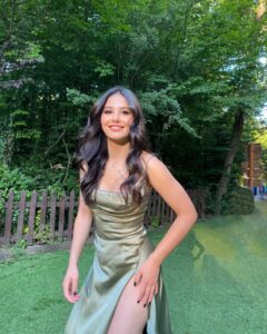 Helin Kandemir Instagram - Bi dans ettik artık her şey tamam 🤍💍 Styled by @naimeiisik