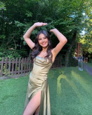 Helin Kandemir Instagram - Bi dans ettik artık her şey tamam 🤍💍
 

Styled by @naimeiisik