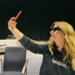 Helin Kandemir Instagram – Gerçekten oldu 🐳🤍
Bütün “ başarabilecek miyim” lerimden buketler yapıp yoluma seren,ve bu şahane derinlikli karakteri elimi sıkı sıkı tutarak bana emanet eden canım İbo’m @ibrahimcicek 
Sana çok ama çok hayranım :’) Sonsuz teşekkür ederim..🤍

Enis,Şebnem,Yağız ve Emine 
Sahnede göz göze olacağımız her an için ne kadar şanslı hissettiğimi anlatacak bir kelimem bile yok defterimde.İyi ki varsınız,çok teşekkür ederim.🤍

Bütün prova süreci boyunca kalpleriyle çalışan ve ellerini omuzlarımızdan hiç çekmeyen canım ekibim,her birinizin emeğinden ve o güzel kalbinden kocaman öpüyorum ..🤍

İyi ki vardın babacım..🤍
Dün seyircilerin arasında o koca güzel gözlerini gördüğüme de yemin edebilirim.🌹

Balina- sezon boyunca @zorlupsm Turkcell platinum sahnesinde!  Bir veda, bencillik, yalnızlık, özlemek, Moby Dick, çok özlemek, utanmak, çok ama çok özlemek…