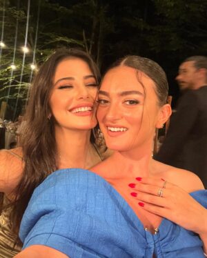 Helin Kandemir Instagram - Bi dans ettik artık her şey tamam 🤍💍
 

Styled by @naimeiisik