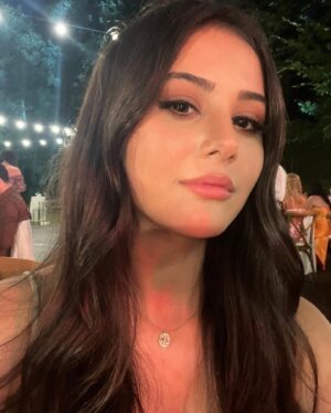 Helin Kandemir Instagram - Bi dans ettik artık her şey tamam 🤍💍
 

Styled by @naimeiisik