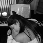 Helin Kandemir Instagram - Hala benimle..🤍 @doremusic #doremusicheryerde #hediye