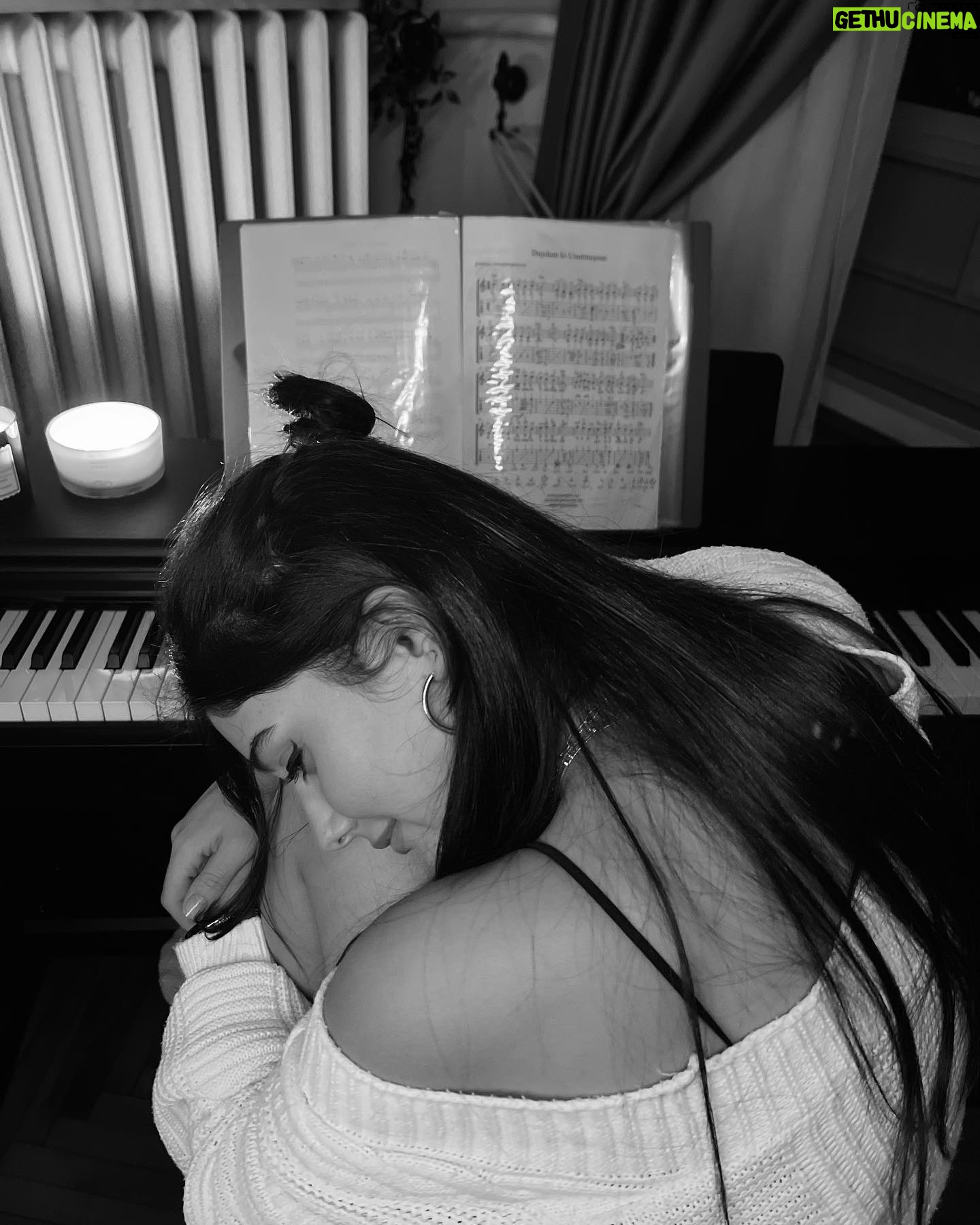 Helin Kandemir Instagram - Hala benimle..🤍 @doremusic #doremusicheryerde #hediye