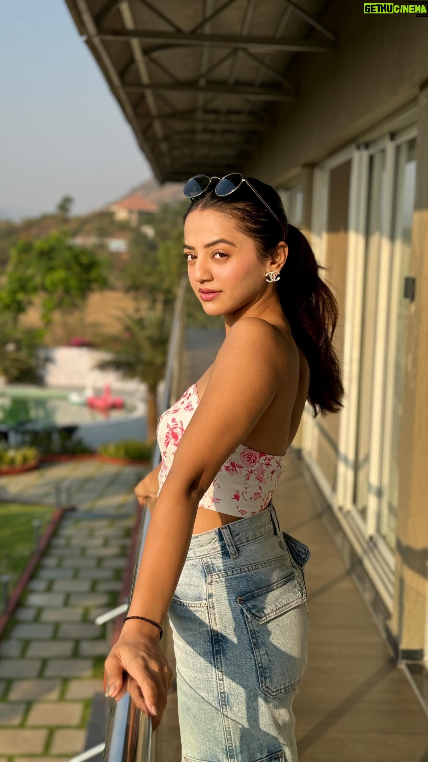 Helly Shah Instagram - This is every introvert in front of people worth extroverting with 😂