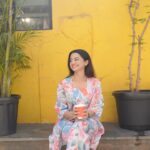 Helly Shah Instagram - Kuch nahi bas dost ki coffee ke sath pose kar rahi hu ☕️✌🏻❤️ Outfit: @ryapperalco styling: @styling.your.soul Brand Pr : @socialpinnaclepr Clicked by : @iam_rajinamdar
