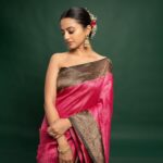 Helly Shah Instagram - Tumhe kaisi lagti hu ?? 🥰