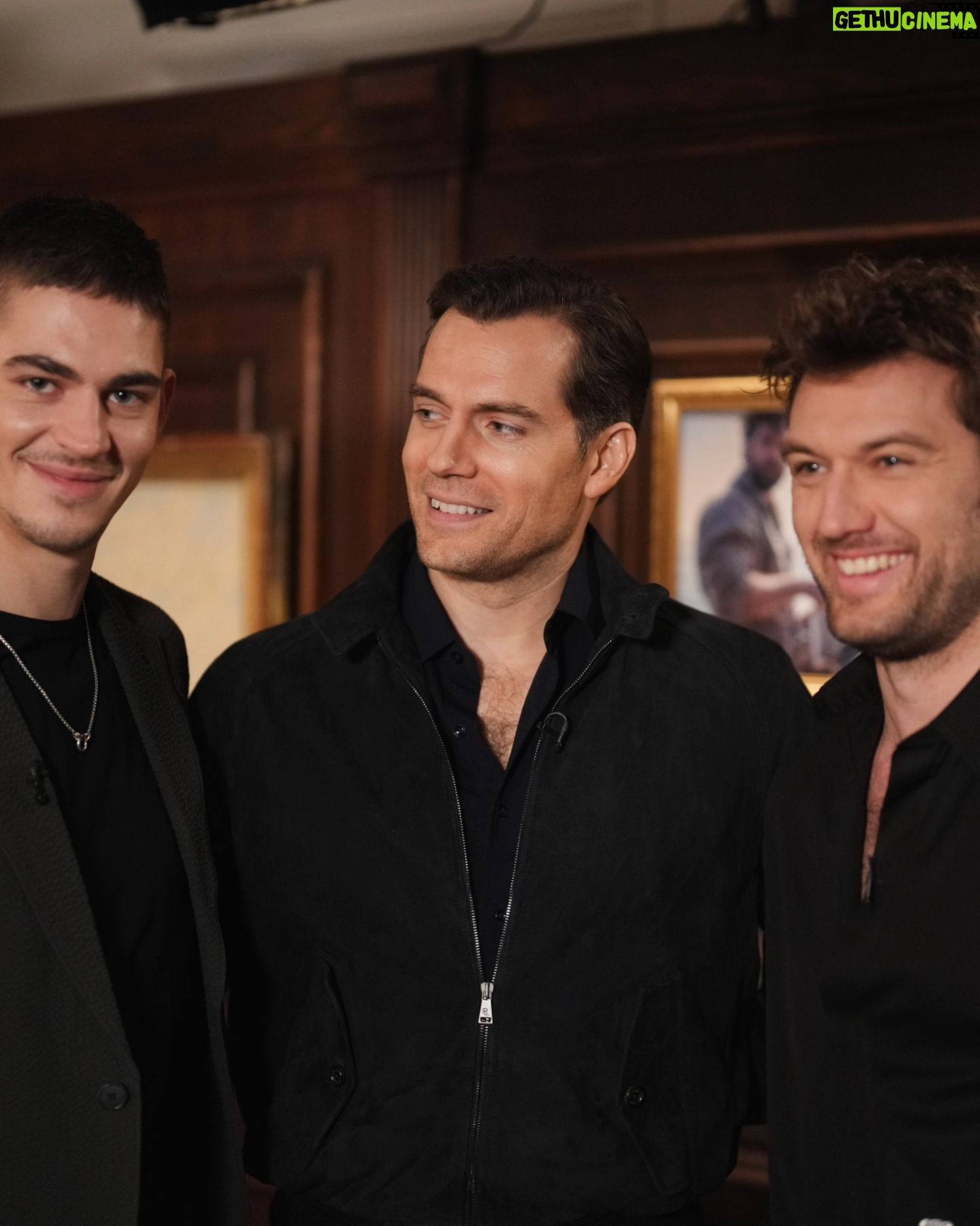 Henry Cavill - 1.9 Million Likes - These two wonderful wonderful chaps! What a lucky man I am to have been able to do press with them. We were missing the other Henry and Big AL but we managed to scrape through without them!
If you would like to see more of these two chaps, plus the other two not pictured here (you'll have to imagine what they look like) go check them out in the Ministry of Ungentlemanly Warfare in cinemas on April 19th in the US. I'll be in that movie, too.Ā Ā
@AlexPettyfer
@Hero_ft
#UngentlemanlyWarfare