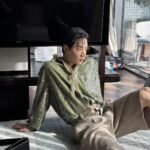 Henry Lau Instagram - @amiparis 🧚🏼‍♂️🧚🏻💚
