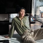 Henry Lau Instagram - @amiparis 🧚🏼‍♂️🧚🏻💚