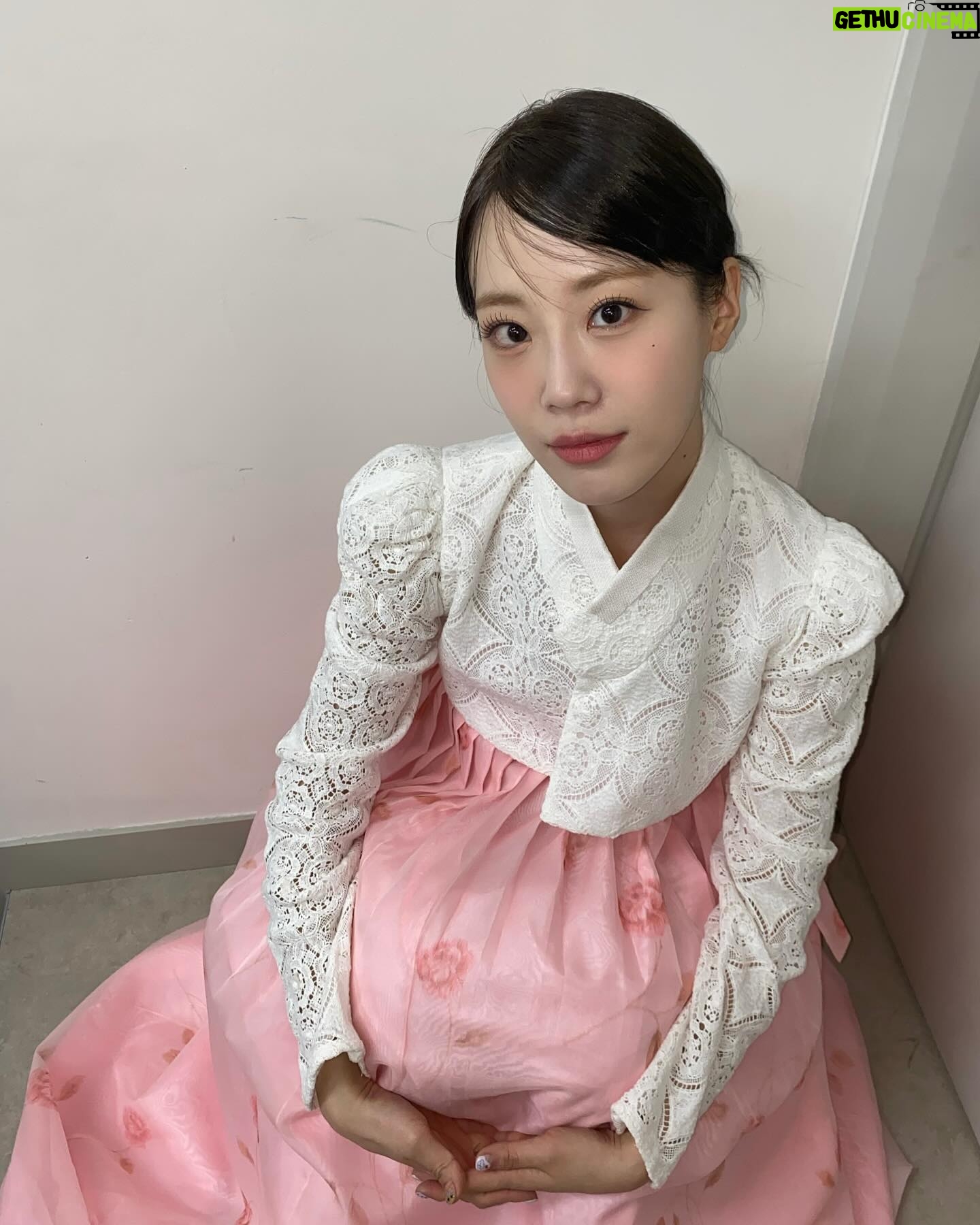 Heo Young-ji Instagram - 2024년 설연휴 행복하게 보내기❤️