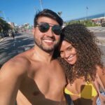 Heslaine Vieira Instagram – No seu aniversário eu agradeço a Deus pela oportunidade de conviver com você todos os dias 
A vida tem mais cor, mais acolhimento, mais risadas, mais leveza. Eu te desejo saúde, sabedoria e boas pessoas do seu lado. Que seu novo ano seja generoso meu amor!
Você é amigo como poucos, um marido noivo como poucos, tem caráter como poucos, é um cúmplice como poucos e eu dei a tremenda sorte de estar caminhando pela vida do seu lado
Estaremos juntos e felizes até quando Deus permitir 
E que seja até os cabelos brancos tomarem conta de nós 
Eu quero mais anos celebrando sua vida e vibrando com suas conquistas 
Amo você 🤍