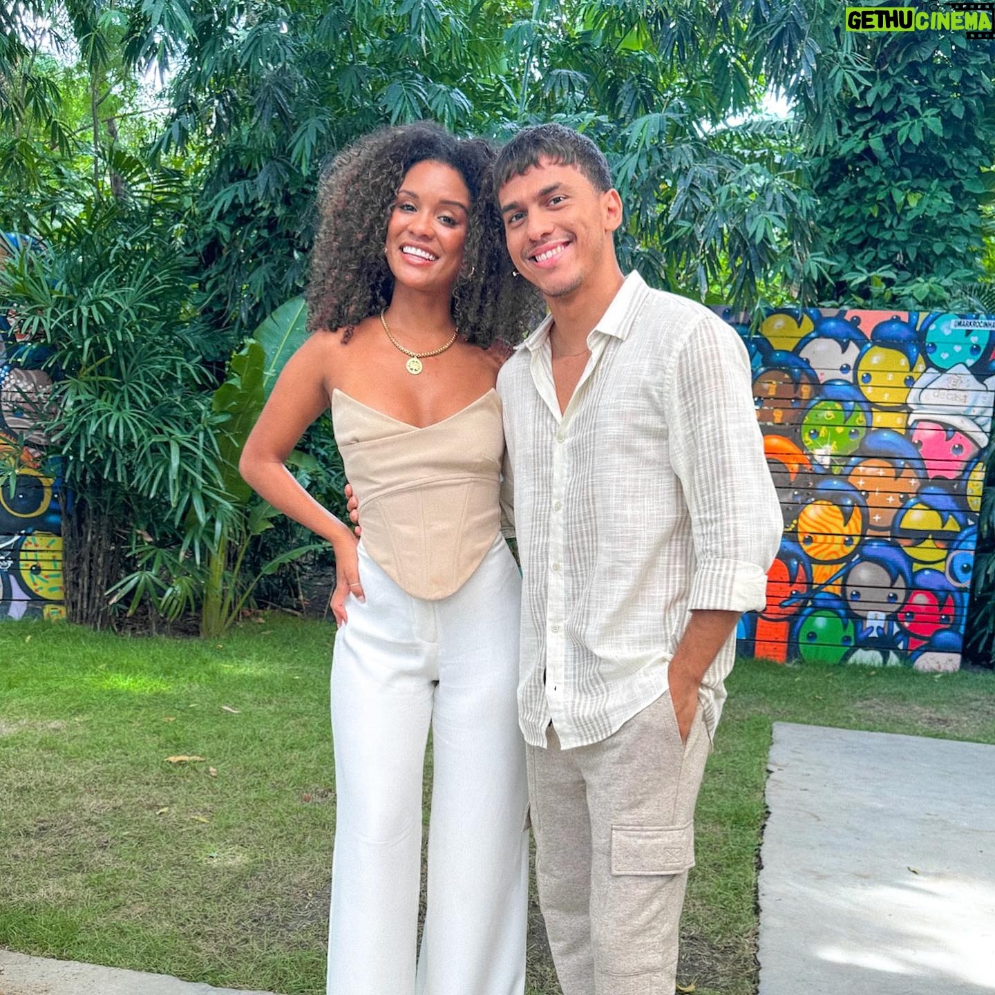 Heslaine Vieira - 7.4K Likes - É de casa 🤍✨ Quem assistiu a gente hoje?