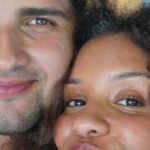 Heslaine Vieira Instagram – No seu aniversário eu agradeço a Deus pela oportunidade de conviver com você todos os dias 
A vida tem mais cor, mais acolhimento, mais risadas, mais leveza. Eu te desejo saúde, sabedoria e boas pessoas do seu lado. Que seu novo ano seja generoso meu amor!
Você é amigo como poucos, um marido noivo como poucos, tem caráter como poucos, é um cúmplice como poucos e eu dei a tremenda sorte de estar caminhando pela vida do seu lado
Estaremos juntos e felizes até quando Deus permitir 
E que seja até os cabelos brancos tomarem conta de nós 
Eu quero mais anos celebrando sua vida e vibrando com suas conquistas 
Amo você 🤍