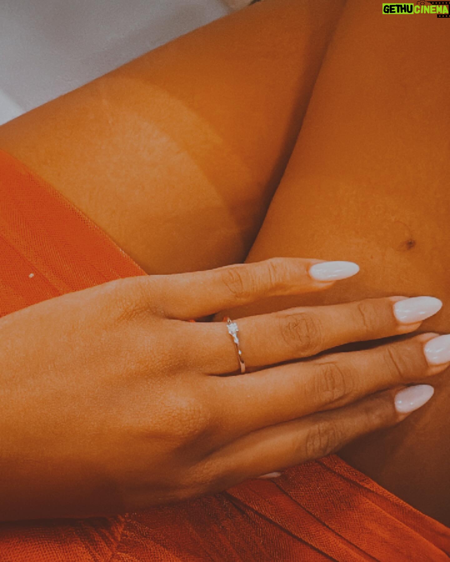 Heslaine Vieira - 44.9K Likes - Pra sempre SIM 💍
Fui surpreendida da maneira mais linda do mundo
Ainda muito emocionada pra escrever
Te amo meu noivo @gustavox7
