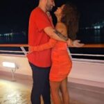 Heslaine Vieira Instagram – No seu aniversário eu agradeço a Deus pela oportunidade de conviver com você todos os dias 
A vida tem mais cor, mais acolhimento, mais risadas, mais leveza. Eu te desejo saúde, sabedoria e boas pessoas do seu lado. Que seu novo ano seja generoso meu amor!
Você é amigo como poucos, um marido noivo como poucos, tem caráter como poucos, é um cúmplice como poucos e eu dei a tremenda sorte de estar caminhando pela vida do seu lado
Estaremos juntos e felizes até quando Deus permitir 
E que seja até os cabelos brancos tomarem conta de nós 
Eu quero mais anos celebrando sua vida e vibrando com suas conquistas 
Amo você 🤍