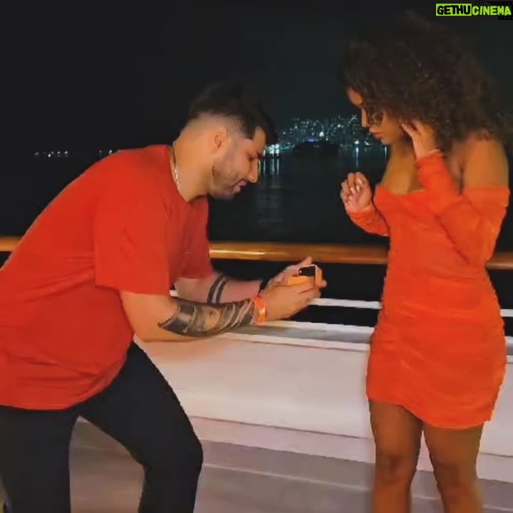 Heslaine Vieira - 44.9K Likes - Pra sempre SIM 💍
Fui surpreendida da maneira mais linda do mundo
Ainda muito emocionada pra escrever
Te amo meu noivo @gustavox7