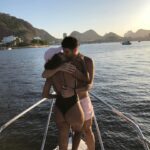 Heslaine Vieira Instagram – No seu aniversário eu agradeço a Deus pela oportunidade de conviver com você todos os dias 
A vida tem mais cor, mais acolhimento, mais risadas, mais leveza. Eu te desejo saúde, sabedoria e boas pessoas do seu lado. Que seu novo ano seja generoso meu amor!
Você é amigo como poucos, um marido noivo como poucos, tem caráter como poucos, é um cúmplice como poucos e eu dei a tremenda sorte de estar caminhando pela vida do seu lado
Estaremos juntos e felizes até quando Deus permitir 
E que seja até os cabelos brancos tomarem conta de nós 
Eu quero mais anos celebrando sua vida e vibrando com suas conquistas 
Amo você 🤍