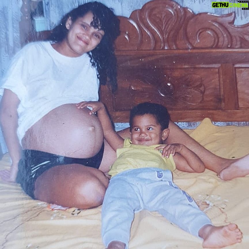 Heslaine Vieira - 8.7K Likes - Um dia quando for mãe
Espero ser 1% de tudo que você foi e é pra nós mãe 🤍✨
Te amamos infinito