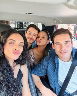 Heslaine Vieira Instagram - Soraya
Você era tudo que eu queria e precisava nesse momento da minha vida. Como eu pude me divertir enquanto atriz
Quantas pessoas maravilhosas eu conheci 
Quantas aventuras nós vivemos juntas
E que grandes desafios passamos 
Foi divertido conviver com você 

Nesse álbum falta tanta gente que eu tenho admiração e que foram importantes pra Soraya e pra Heslaine
Mas aqui fica minha gratidão a todos que ajudaram a contar essa história 
Um abraço apertado meu ✨♥️ 

Vamosss de férias bbs

Nosso grande time OBRIGADA 🙏🏾 
@gustavoreiz @lucianepreis @_joaobrandaoo @michelcarvalhos @juperes @recorrea @ze_dassilva @ricardolinharesreal 

@fabriciomamberti @adrianomelo1 @cadufranca @nribas @sabernardo @hermetrica @fernandonipper @de.costa @taynatanaka @gabriel.tolstoy @joaostefanello 

@fridarichterr @daniciminelli @borachico @dwierman 

@flaviaazevedopereira @julianamendesmakeup @guga.rebelo @renatinhasmoreira @andrehorta21