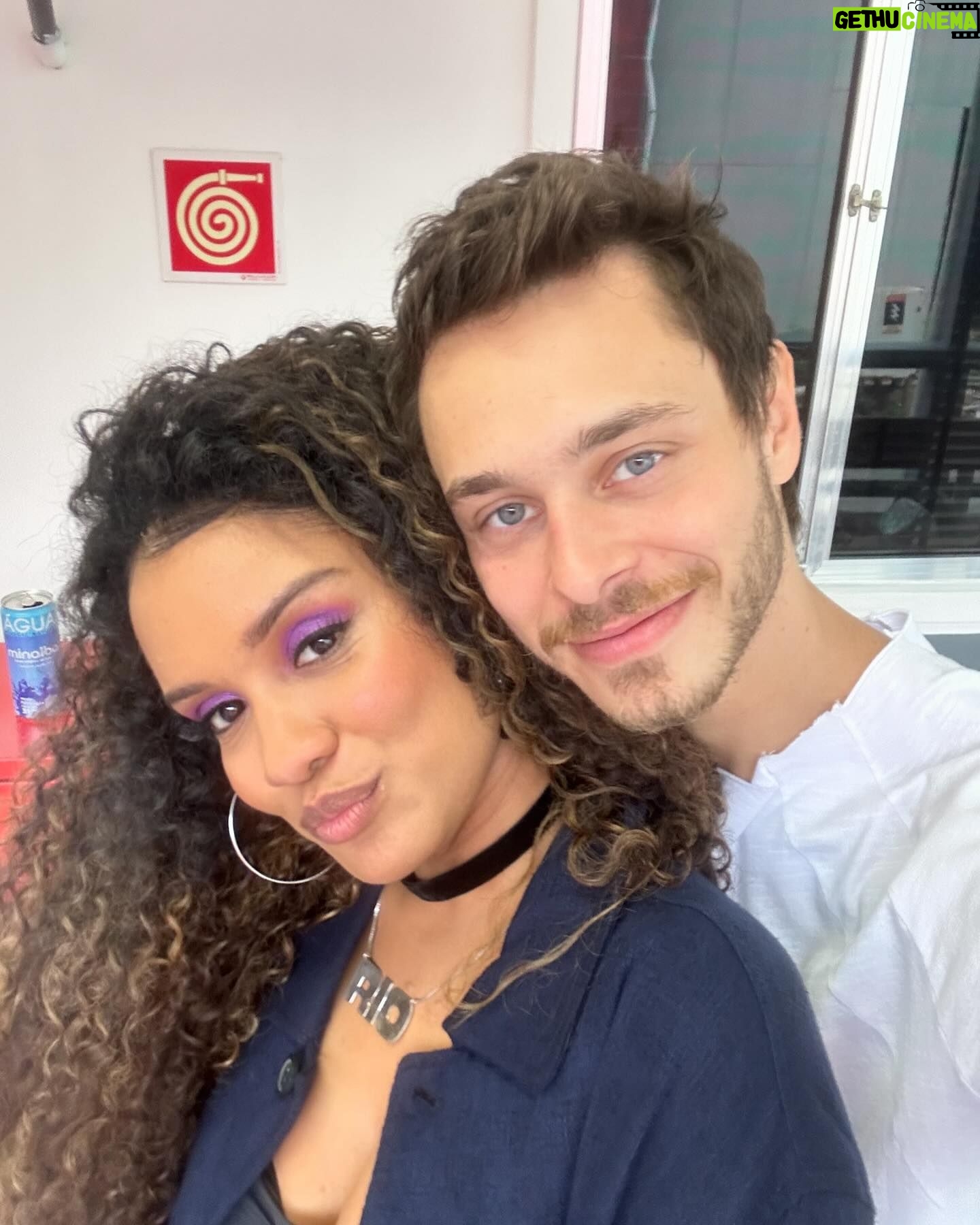 Heslaine Vieira - 15.2K Likes - Aniversário de um amigo que fiz pra vida
Ele é tão especial que até minha avó fala dele
Sabe que essa pessoa foi até Ipatinga em Minas Gerais pra conhecer ela?! Dona Maria conta pra todo mundo
Eu sou muito feliz de ter te encontrado nesse mundo gigante
Seu coração é ouro e eu tenho sorte💜
Na última foto a fada madrinha dessa amizade que nasceu no dia do teste. @fridarichterr